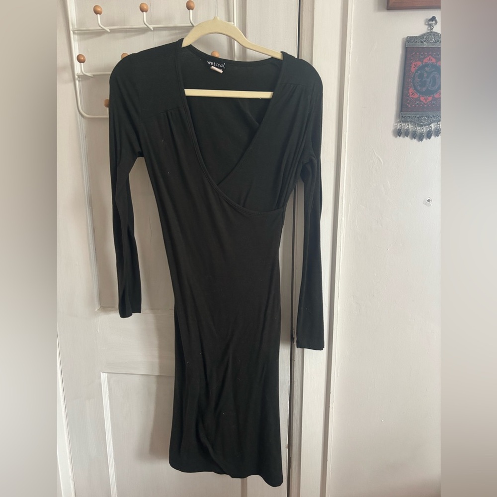 Wet Seal Black Long Sleeve V-Neck Bodycon Dress